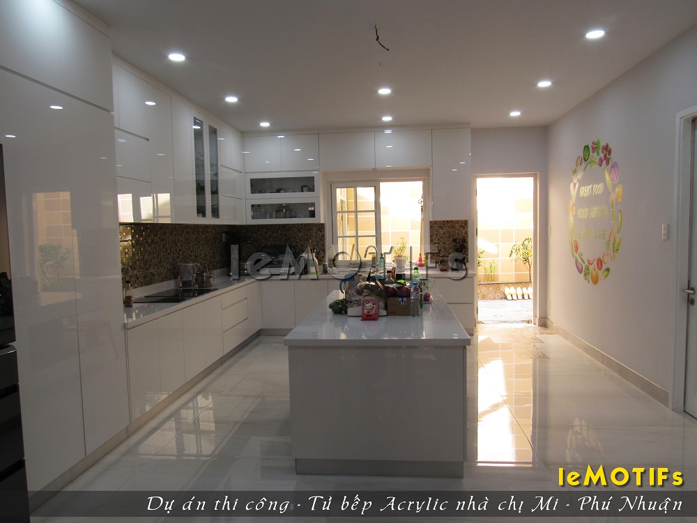 Thi-cong-tu-bep-Acrylic-nha-chi-Mi-quan-Phu-Nhuan-TPHCM