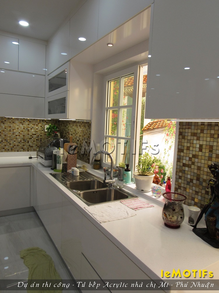 Thi-cong-tu-bep-Acrylic-nha-chi-Mi-quan-Phu-Nhuan-TPHCM