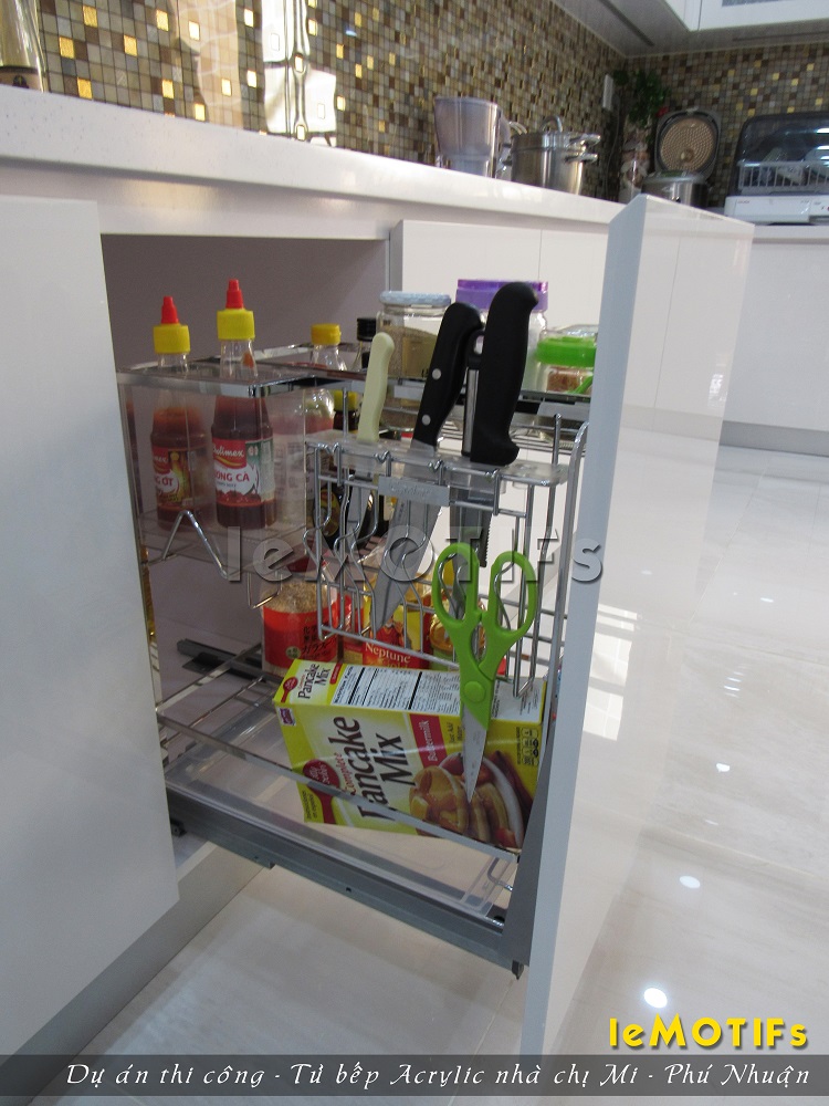 Thi-cong-tu-bep-Acrylic-nha-chi-Mi-quan-Phu-Nhuan-TPHCM