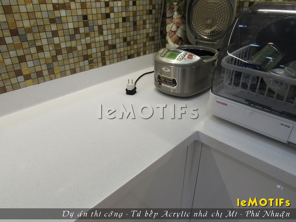Thi-cong-tu-bep-Acrylic-nha-chi-Mi-quan-Phu-Nhuan-TPHCM