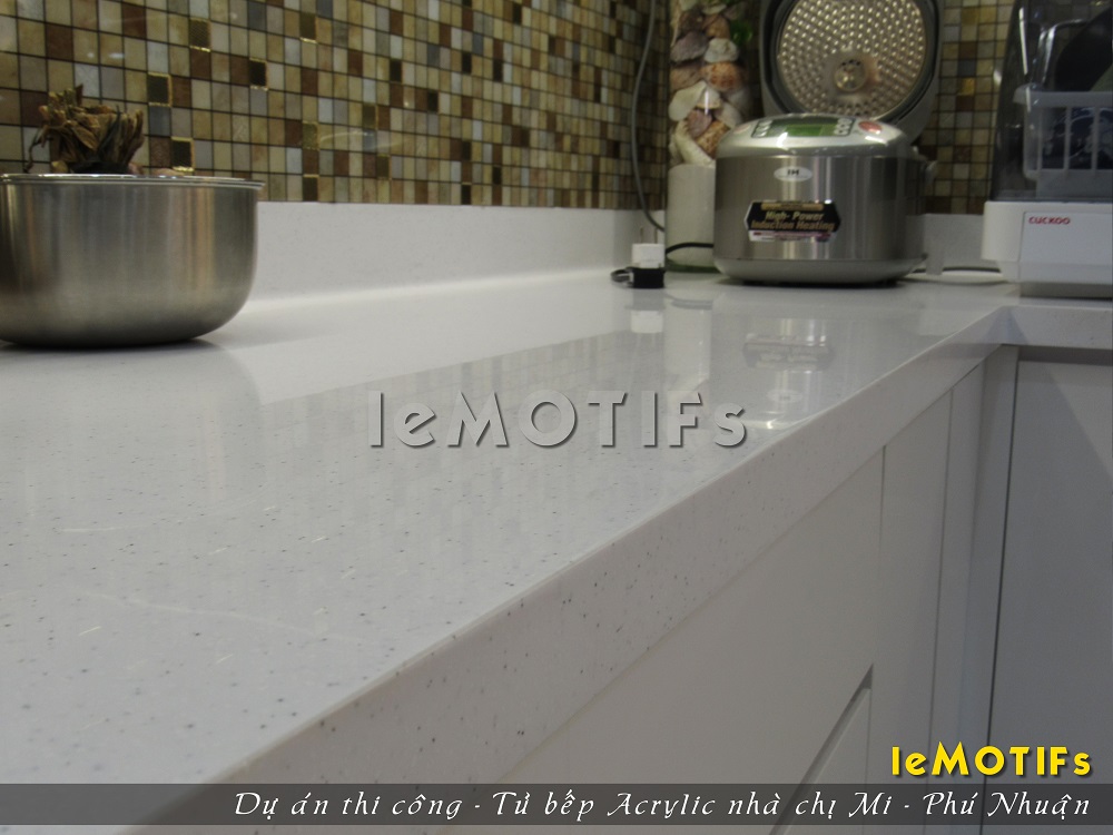Thi-cong-tu-bep-Acrylic-nha-chi-Mi-quan-Phu-Nhuan-TPHCM