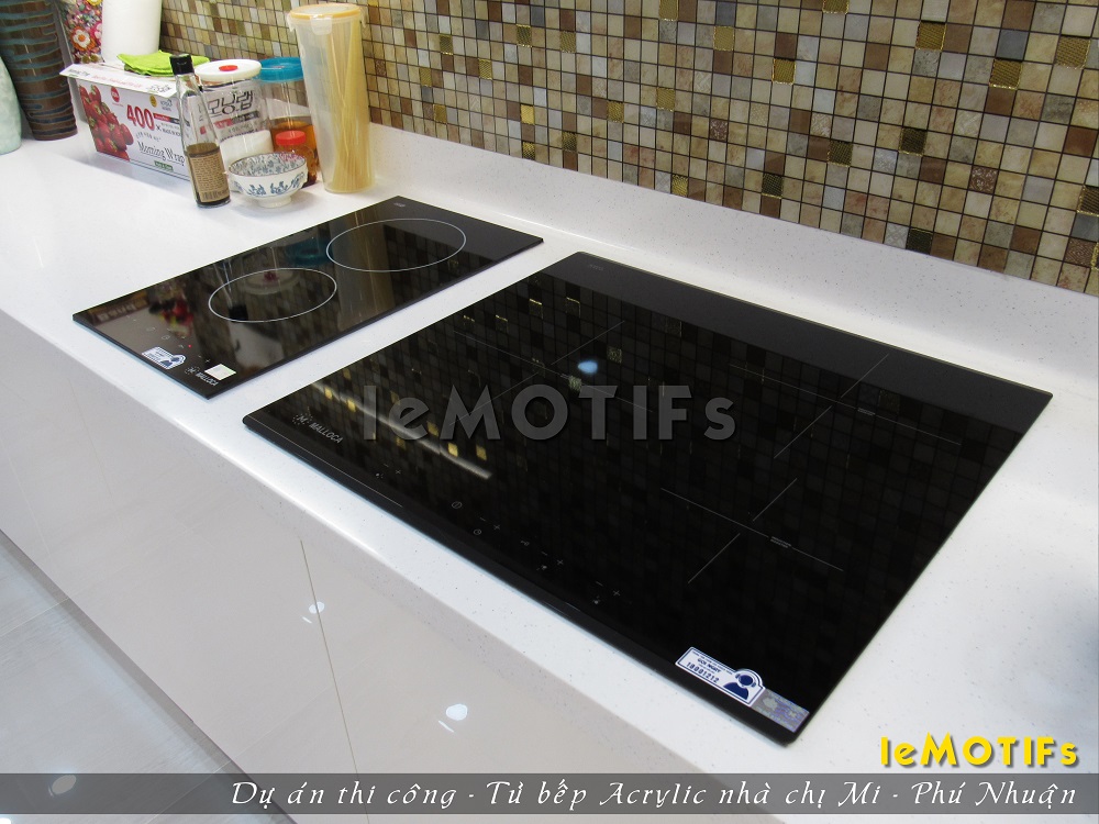 Thi-cong-tu-bep-Acrylic-nha-chi-Mi-quan-Phu-Nhuan-TPHCM