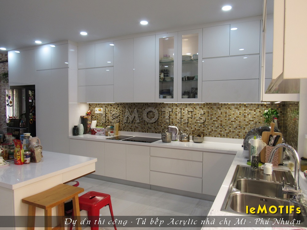 Thi-cong-tu-bep-Acrylic-nha-chi-Mi-quan-Phu-Nhuan-TPHCM