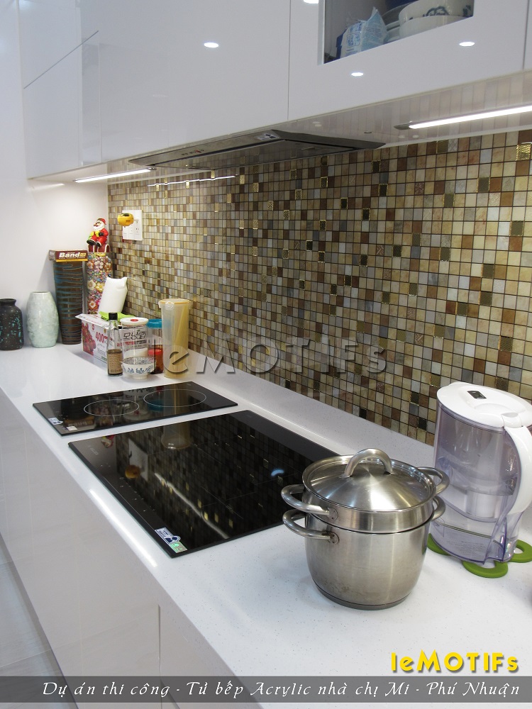Thi-cong-tu-bep-Acrylic-nha-chi-Mi-quan-Phu-Nhuan-TPHCM