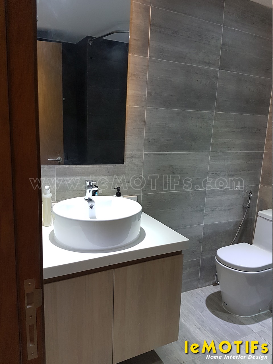 Thi-cong-phong-ve-sinh-can-ho-Orchard-Garden-TPHCM