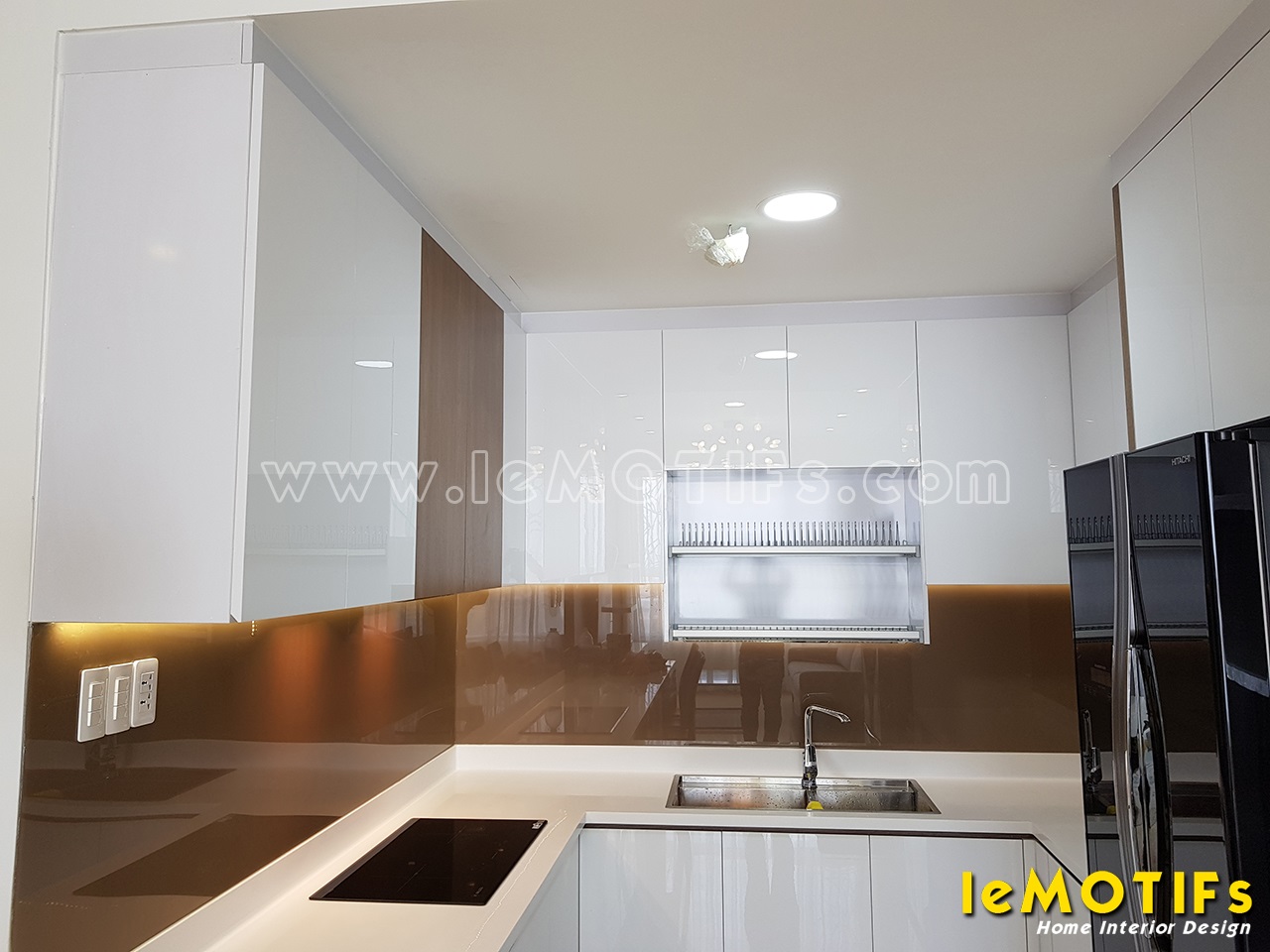 Thi-cong-tu-bep-Acrylic-nha-chi-Huong-Orchard-Garden-TPHCM