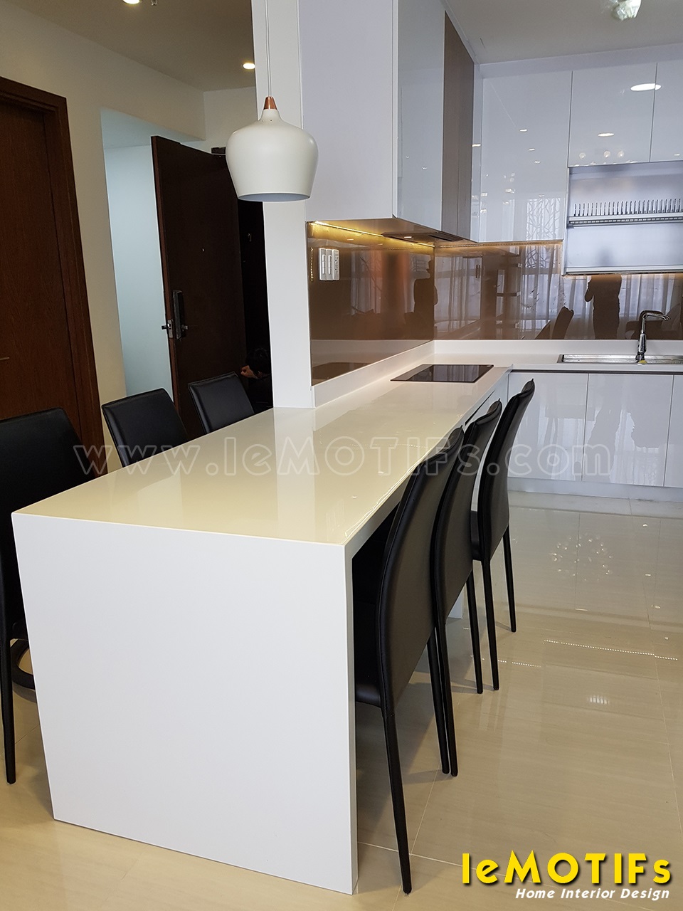 Thi-cong-tu-bep-Acrylic-nha-chi-Huong-Orchard-Garden-TPHCM