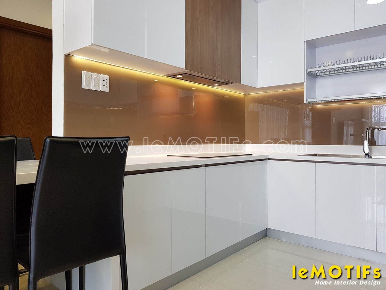 Thi-cong-tu-bep-Acrylic-nha-chi-Huong-Orchard-Garden-TPHCM