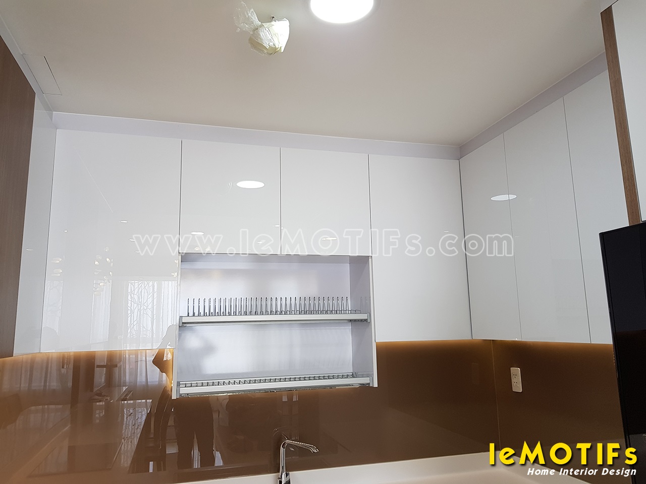 Thi-cong-tu-bep-Acrylic-nha-chi-Huong-Orchard-Garden-TPHCM