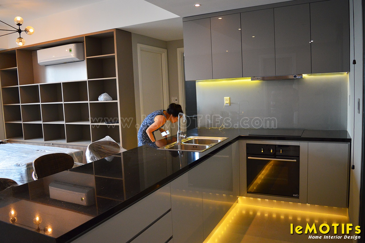 Thi-cong-tu-bep-Acrylic-nha-chi-Lan-Masteri-quan-2-TPHCM