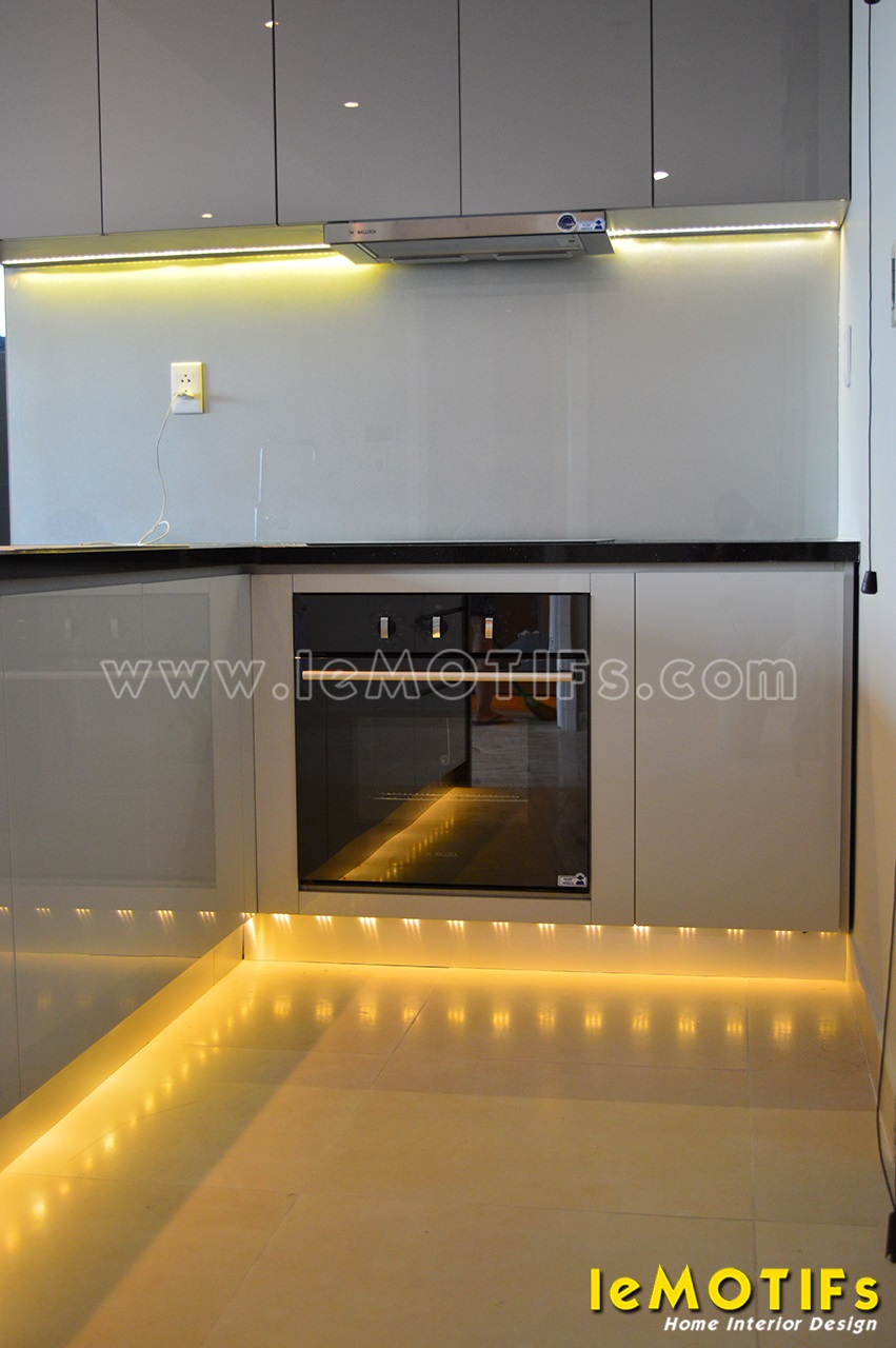 Thi-cong-tu-bep-Acrylic-nha-chi-Lan-Masteri-quan-2-TPHCM