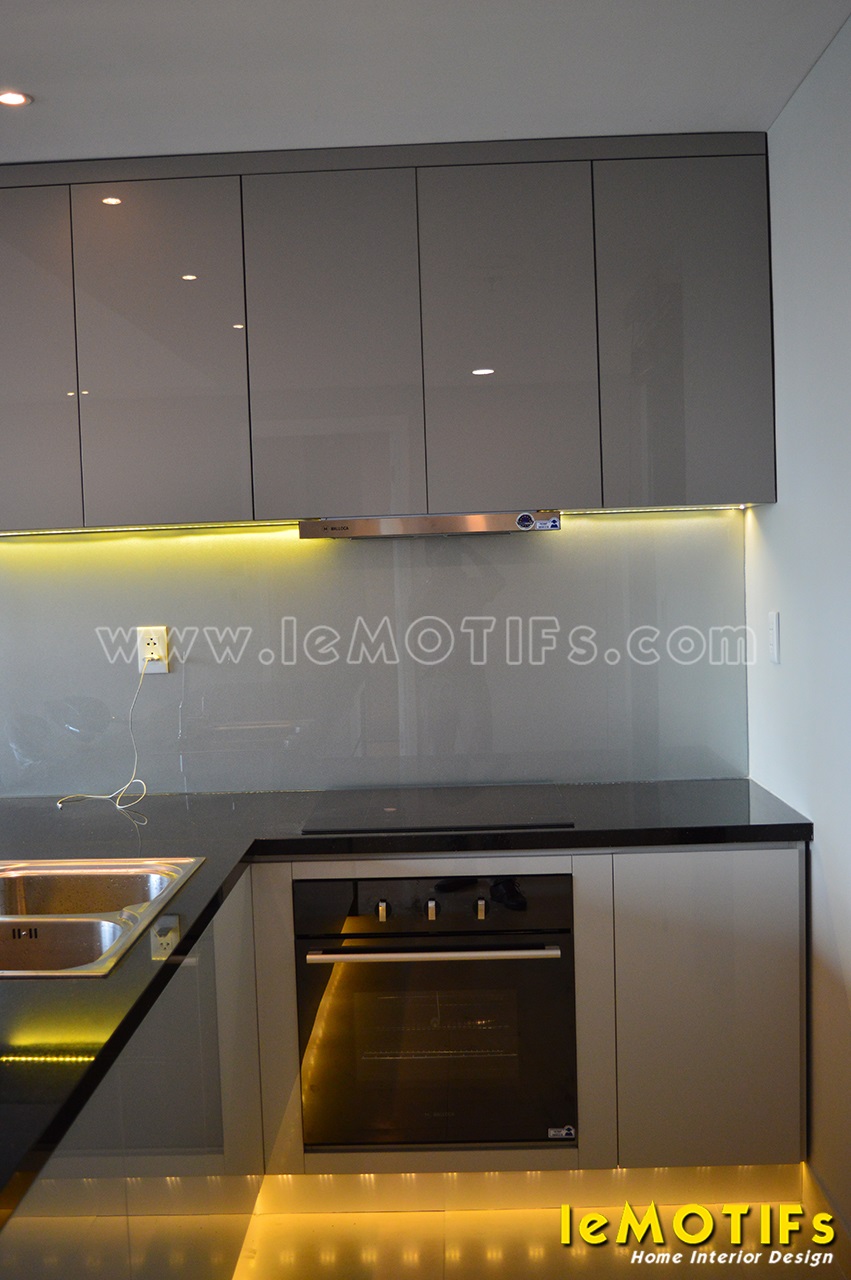 Thi-cong-tu-bep-Acrylic-nha-chi-Lan-Masteri-quan-2-TPHCM