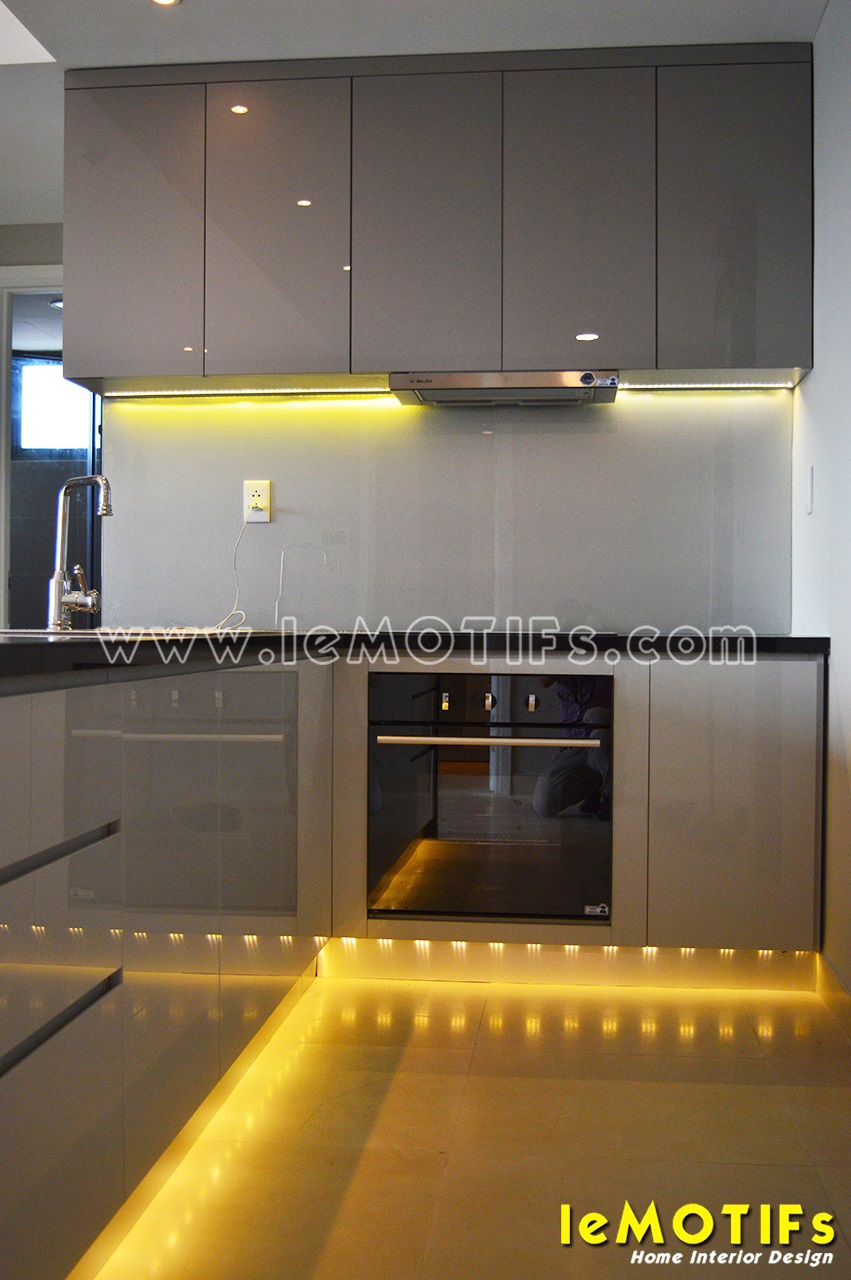 Thi-cong-tu-bep-Acrylic-nha-chi-Lan-Masteri-quan-2-TPHCM