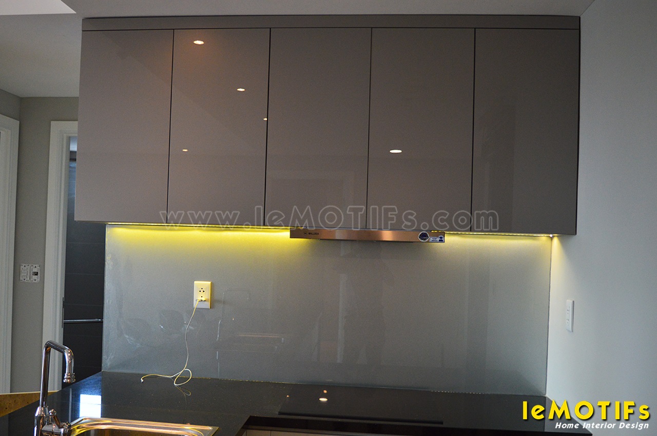 Thi-cong-tu-bep-Acrylic-nha-chi-Lan-Masteri-quan-2-TPHCM